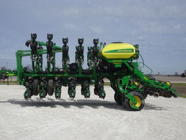 Image of John Deere 1795 equipment image 2