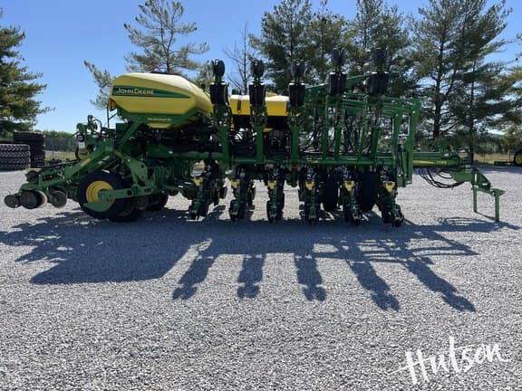 Image of John Deere 1795 equipment image 4