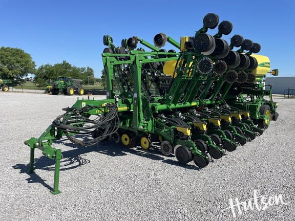 Image of John Deere 1795 equipment image 2