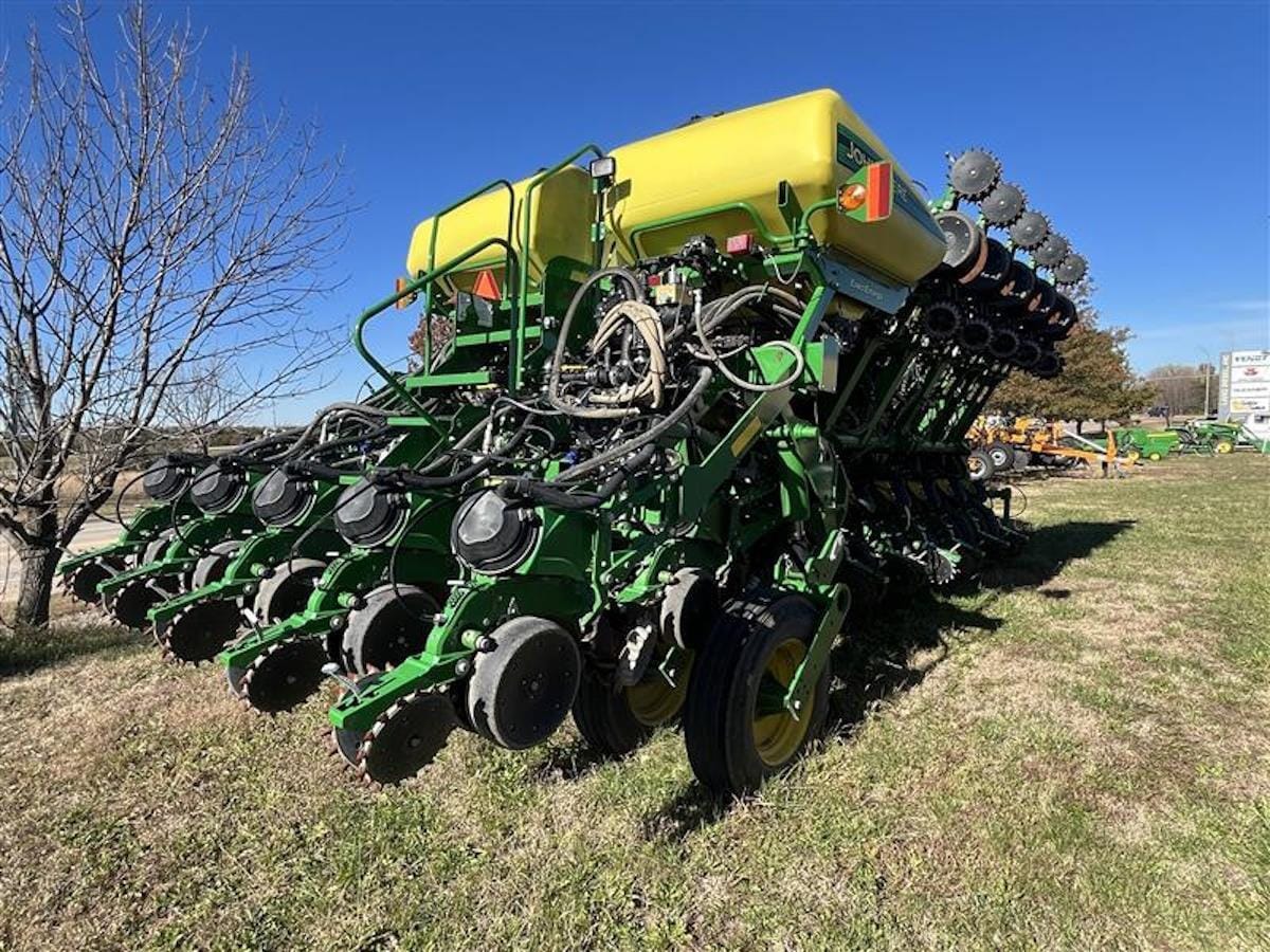 2019 John Deere 1795 Equipment Image0