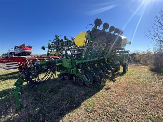 Image of John Deere 1795 equipment image 1