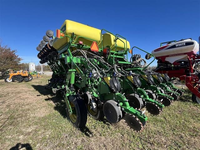 Image of John Deere 1795 equipment image 2