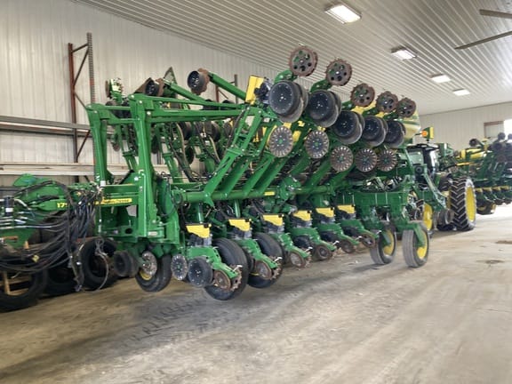 2019 John Deere 1795 Equipment Image0