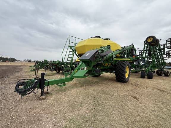 Image of John Deere 1830 equipment image 1