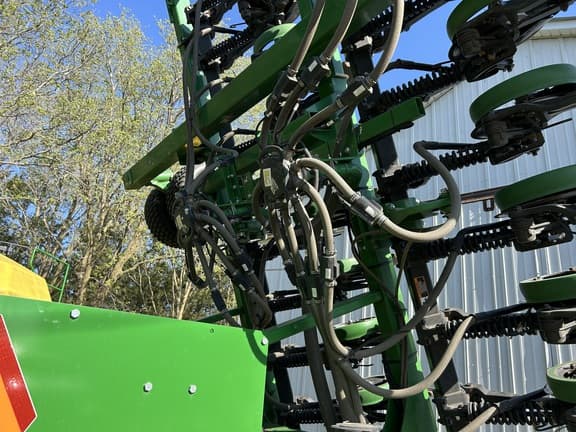 Image of John Deere 1890 equipment image 2