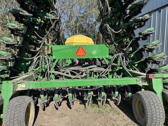 Image of John Deere 1890 equipment image 1