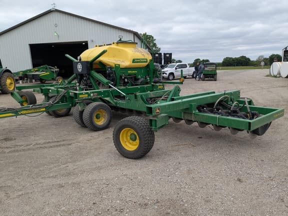 Image of John Deere 1990 Primary image