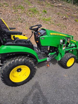 Image of John Deere 2025R equipment image 1