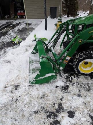 Image of John Deere 2025R equipment image 2