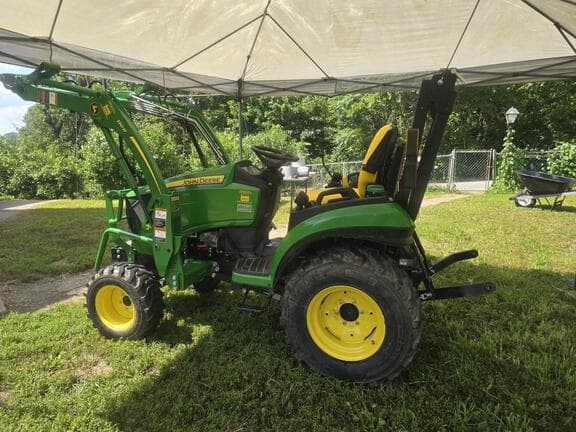 Image of John Deere 2025R equipment image 3