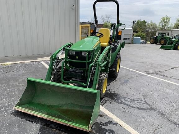 Image of John Deere 2025R equipment image 2