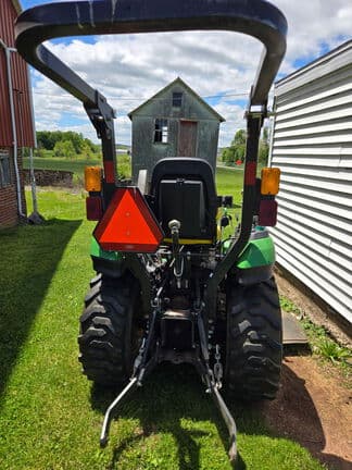 Image of John Deere 2025R equipment image 3