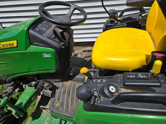 Image of John Deere 2025R equipment image 2