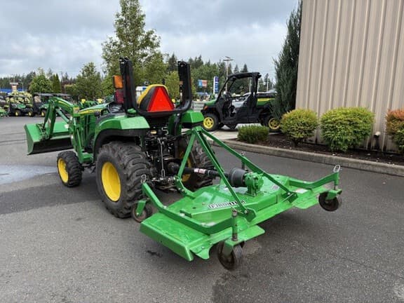Image of John Deere 2032R equipment image 2