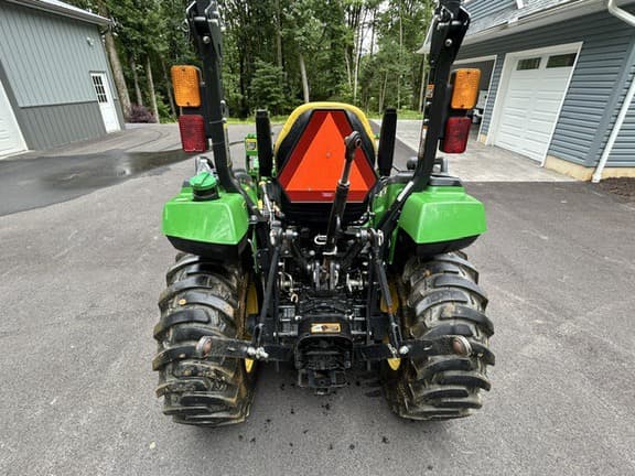 Image of John Deere 2032R equipment image 3