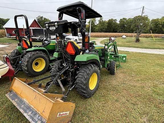 Image of John Deere 2032R equipment image 3