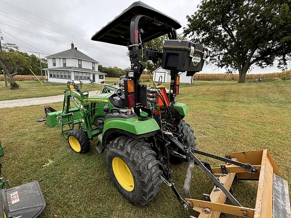 Image of John Deere 2032R equipment image 1