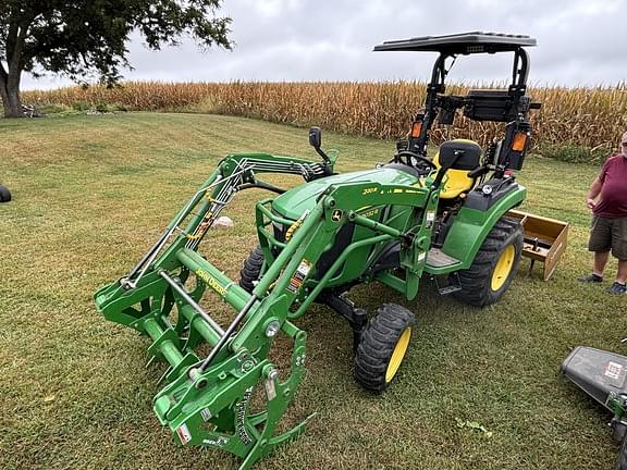 Image of John Deere 2032R equipment image 4