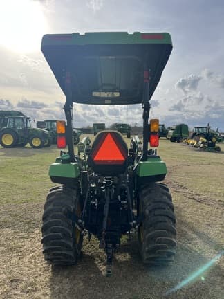 Image of John Deere 2032R equipment image 2