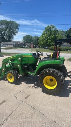 Image of John Deere 2032R equipment image 2