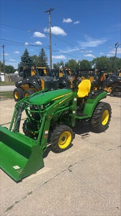 2019 John Deere 2032R Equipment Image0