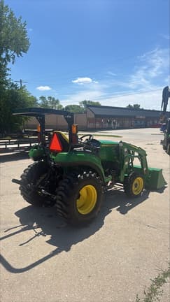 Image of John Deere 2032R equipment image 1