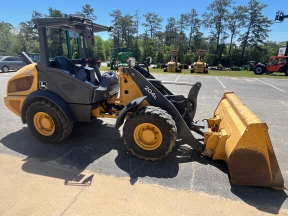 Image of John Deere 204L equipment image 3