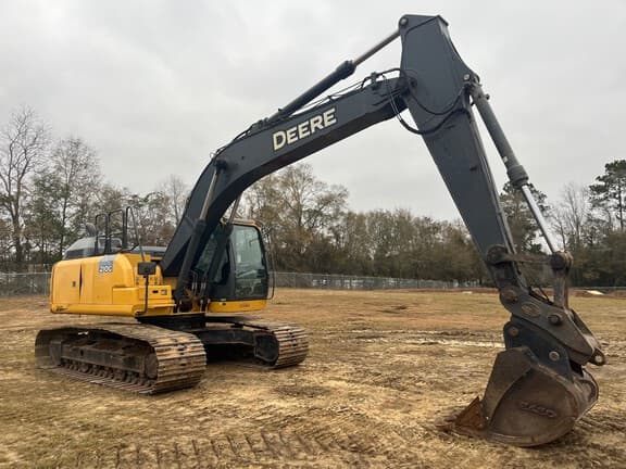 Image of John Deere 210G LC equipment image 3