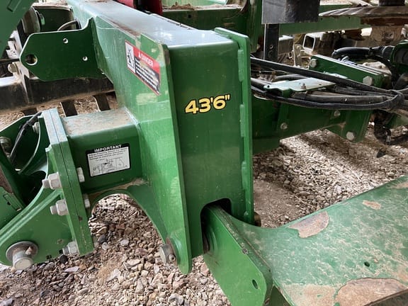 2019 John Deere 2660VT Equipment Image0