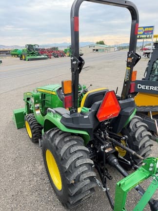 Image of John Deere 3038E equipment image 4