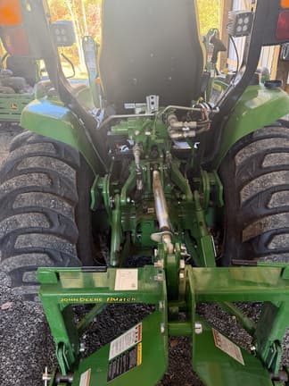 Image of John Deere 3039R equipment image 1