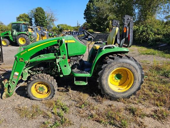 Image of John Deere 3039R Image 1