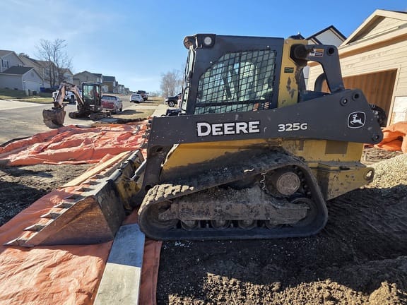 2019 John Deere 325G Equipment Image0