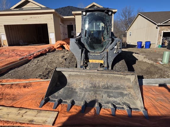 Image of John Deere 325G equipment image 2