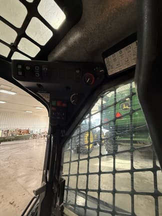 Image of John Deere 325G equipment image 2