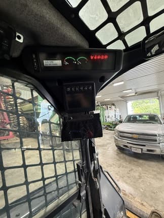 Image of John Deere 325G equipment image 3