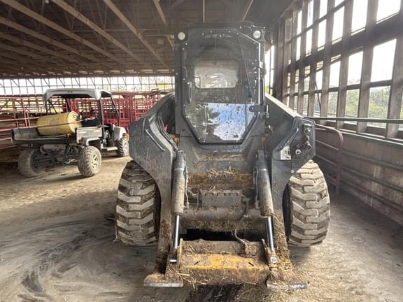 Image of John Deere 332G equipment image 1