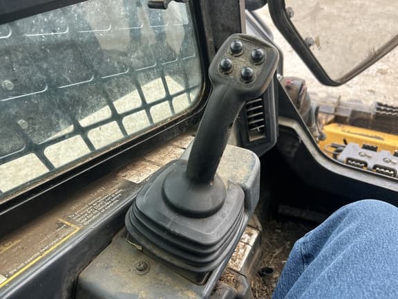 Image of John Deere 333G equipment image 4