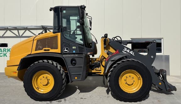 Image of John Deere 344L equipment image 1