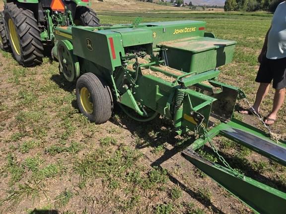 Image of John Deere 348 equipment image 1