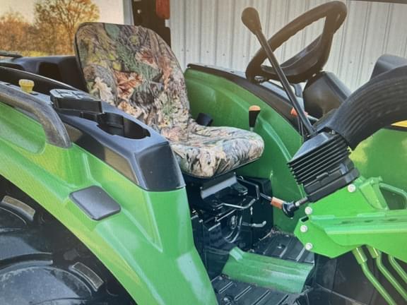Image of John Deere 4044M equipment image 4