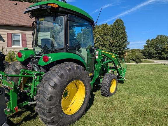 Image of John Deere 4052R equipment image 3