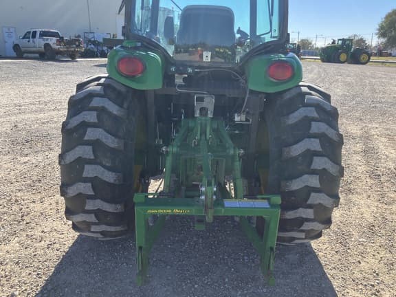 Image of John Deere 4066R equipment image 4