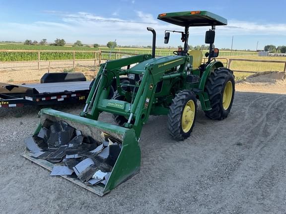 Image of John Deere 5065E equipment image 2