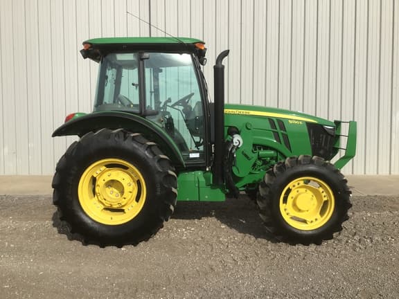Image of John Deere 5090E equipment image 4