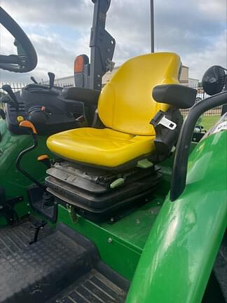 Image of John Deere 5090E equipment image 4