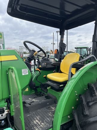 Image of John Deere 5090E equipment image 4