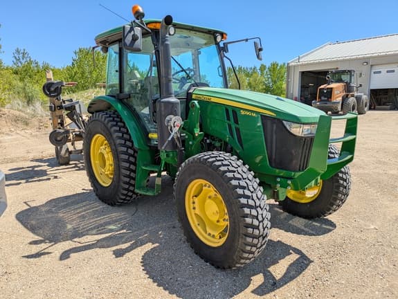 Image of John Deere 5090M equipment image 3