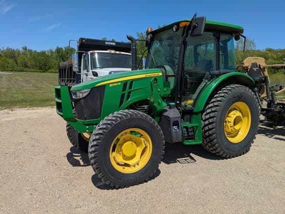 Image of John Deere 5090M equipment image 2