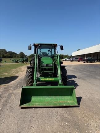 Image of John Deere 5090M equipment image 2